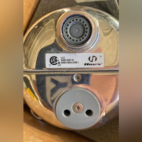 Haws Axion eye wash station - Picture 3 of 3